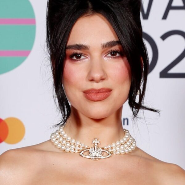 Dua Lipa, Gorgeous Pearl Necklace