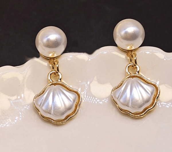 Pearl Stud Earrings Chic